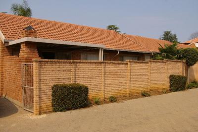 Townhouse For Rent in Willow Park Manor, Pretoria