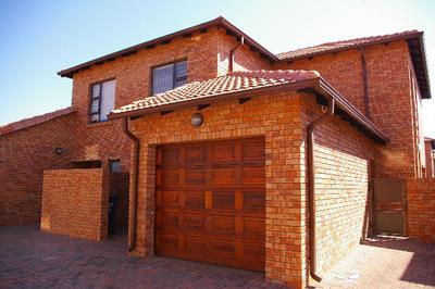 Townhouse For Rent in Willow Park Manor, Pretoria