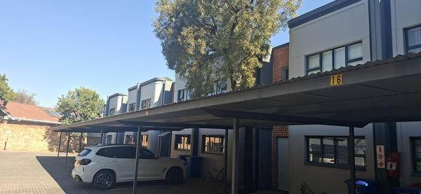Duplex For Sale in Menlo Park, Pretoria